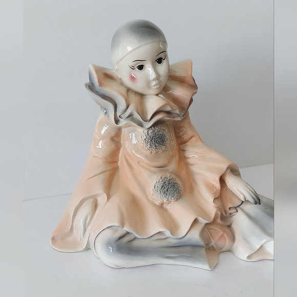 Pierrot, harlequin clown with ballet shoes. - Picture 3 of 13